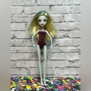 Monster High LAGOONA BLUE Doll Swimsuit 2008 Blonde Blue Hair Green Eyes